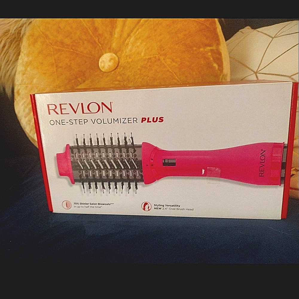 BRAND NEW Revlon One-step Hair Dryer Brush